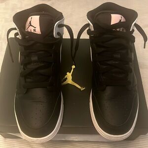 Air Jordan 1 Mid 555112-061